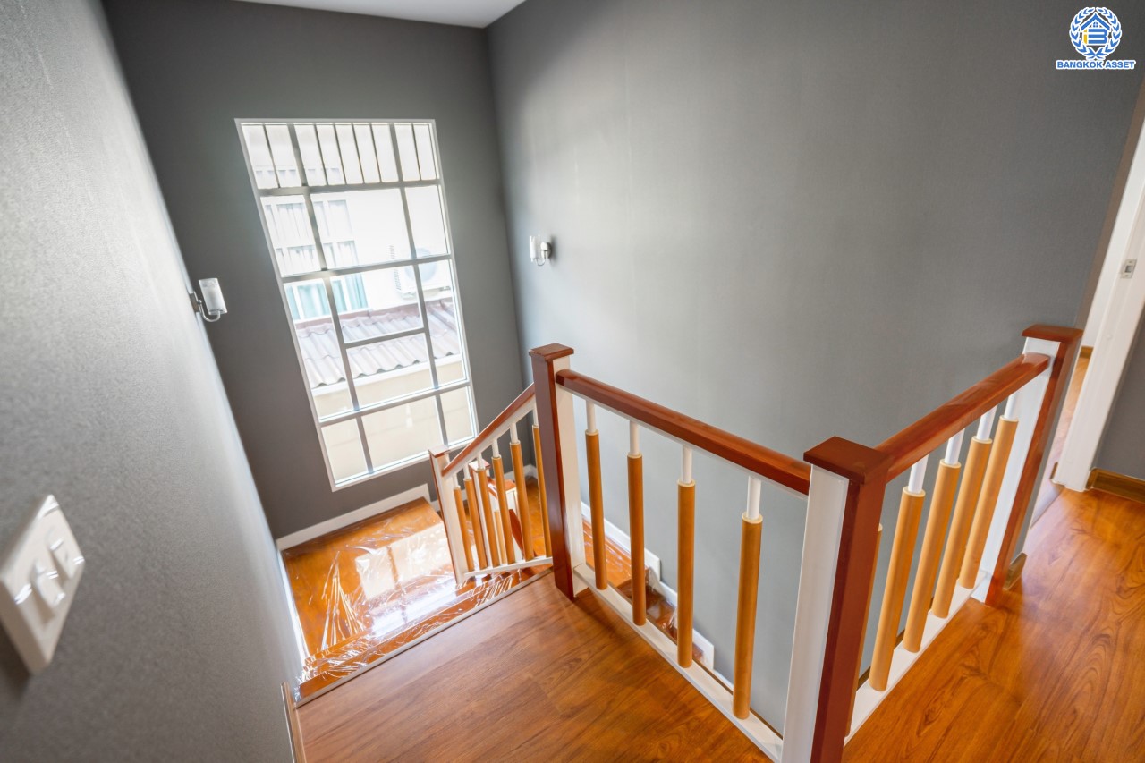 บ้านมือสองตกแต่งใหม่ ม.เดอะแพลนท์ ราชพฤกษ์-พระราม5 หลังมุม! เนื้อที่ 58 ตร.ว. ฟังก์ชัน 3 ห้องนอน 3 ห้องน้ำ จอดรถได้ 2 คัน บนทำเลศักยภาพ เดินทางสะดวก ใกล้วงเวียนพระราม5, The Walk, ทางด่วน ศรีรัช และรถไฟฟ้าสายสีม่วง "สถานีบางรักใหญ่"